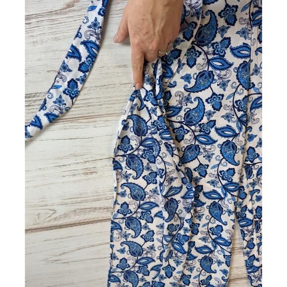Boohoo Blue and White Paisley Split Opening Pants Sz 6 - Picture 4 of 5